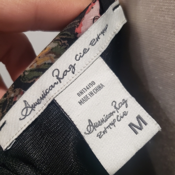 Vintage style floral dress from American Rag. Size M. Flattering black - Picture 3 of 8